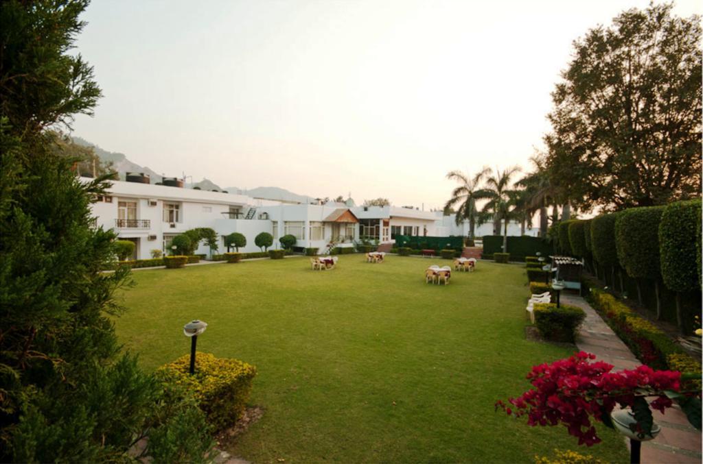 Black Mango Resort Kala Amb Exterior photo
